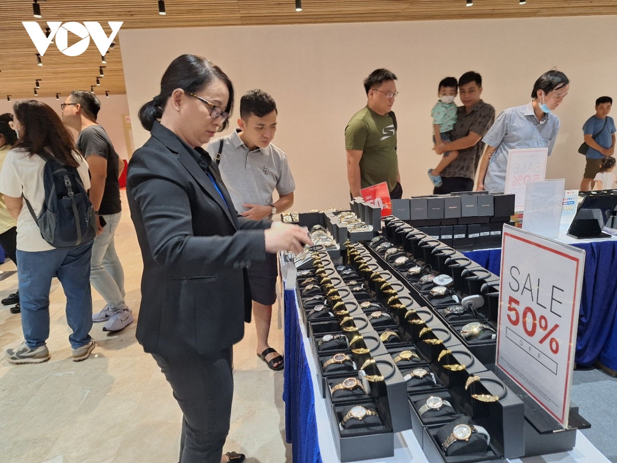 TP.HCM kích cầu tiêu dùng để bán lẻ đạt mức tăng 18%/năm